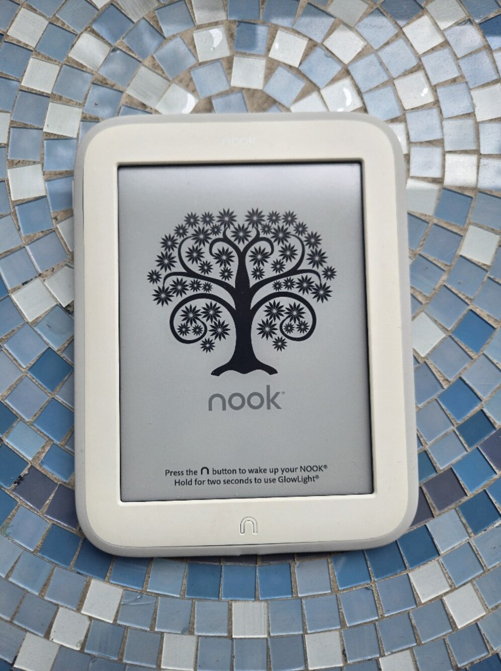2013 NOOK GlowLight - 6 Inch E-Reader